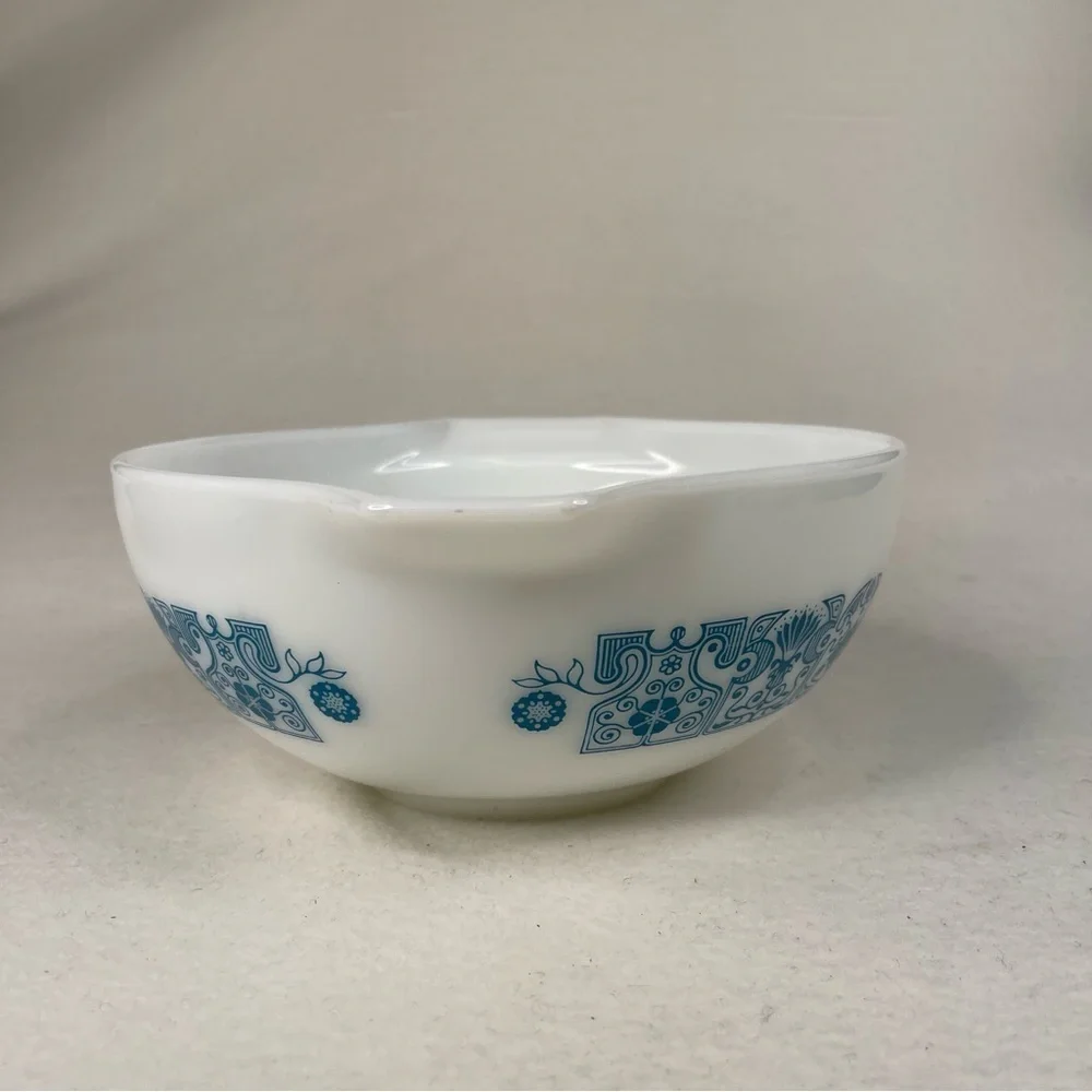 Pyrex Cinderella Bowl 2.5 QT Horizon Blue Vintage